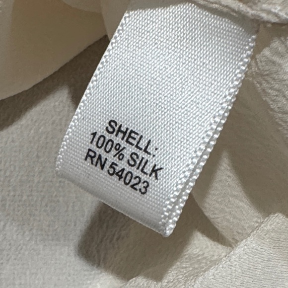 Banana Republic Women’s 100% Silk Ivory Blouse Size M - Picture 9 of 11